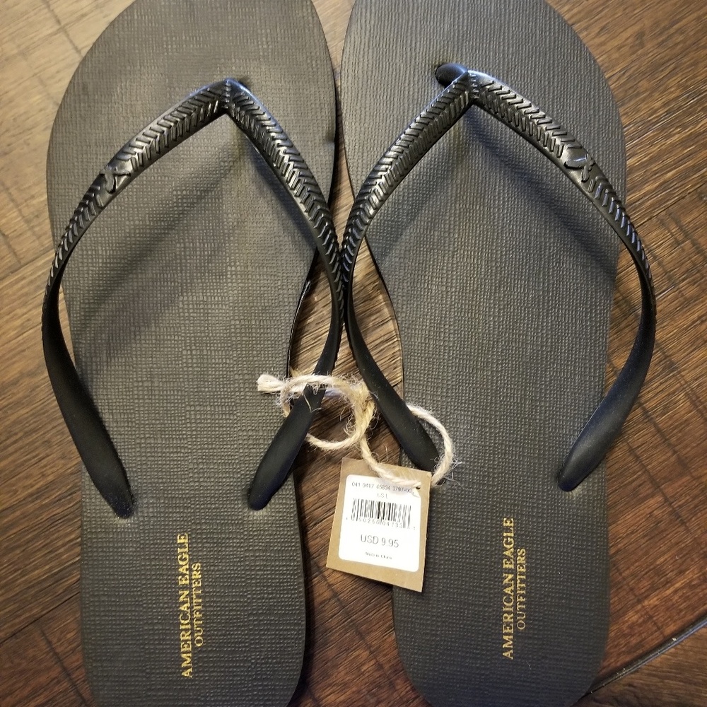 American Eagle black sandals